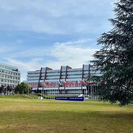 Le Balcon Fleuri Centre Robertsau Tram Jardiniers