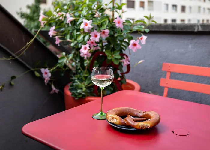 Le Balcon Fleuri Centre Robertsau Tram Jardiniers *